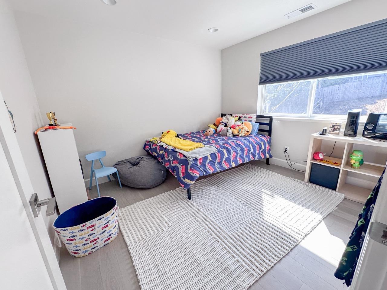 Detail Gallery Image 15 of 28 For 74 Cedar St, San Carlos,  CA 94070 - 4 Beds | 3/1 Baths