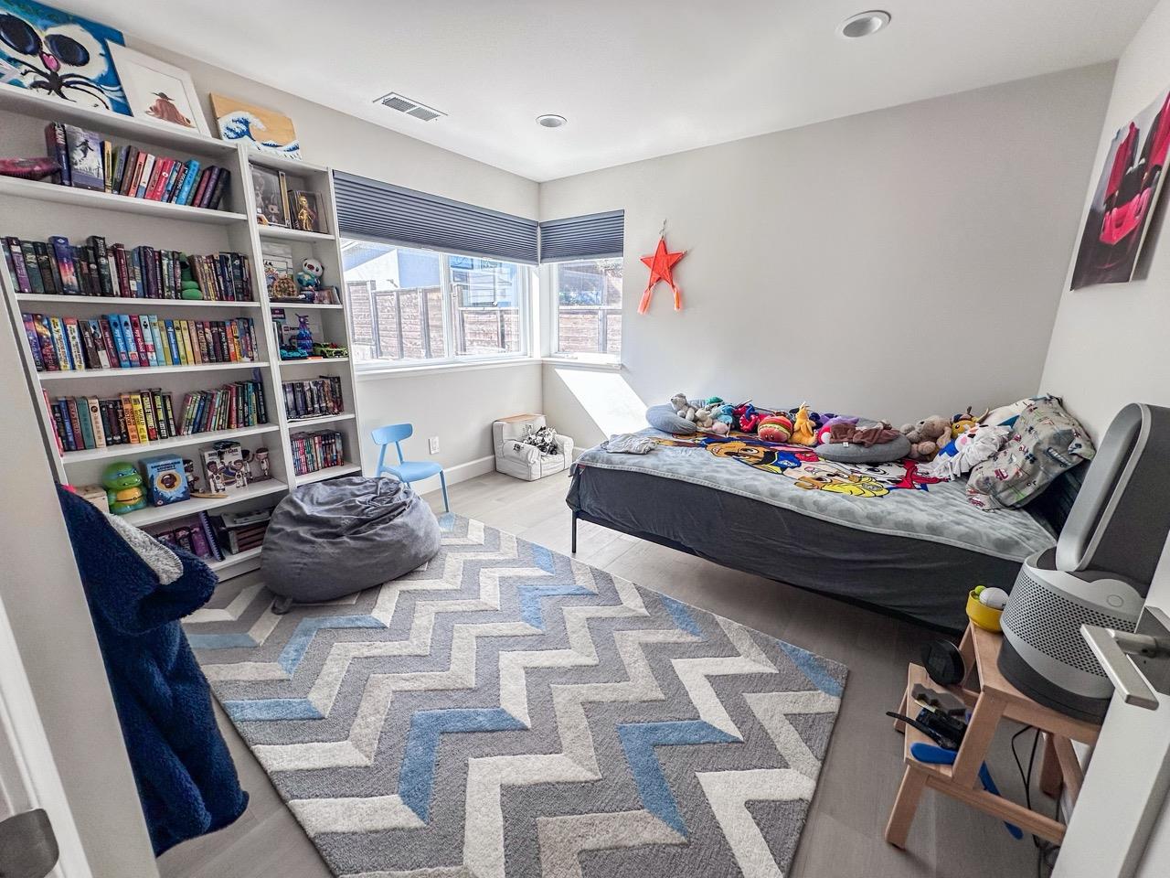 Detail Gallery Image 17 of 28 For 74 Cedar St, San Carlos,  CA 94070 - 4 Beds | 3/1 Baths