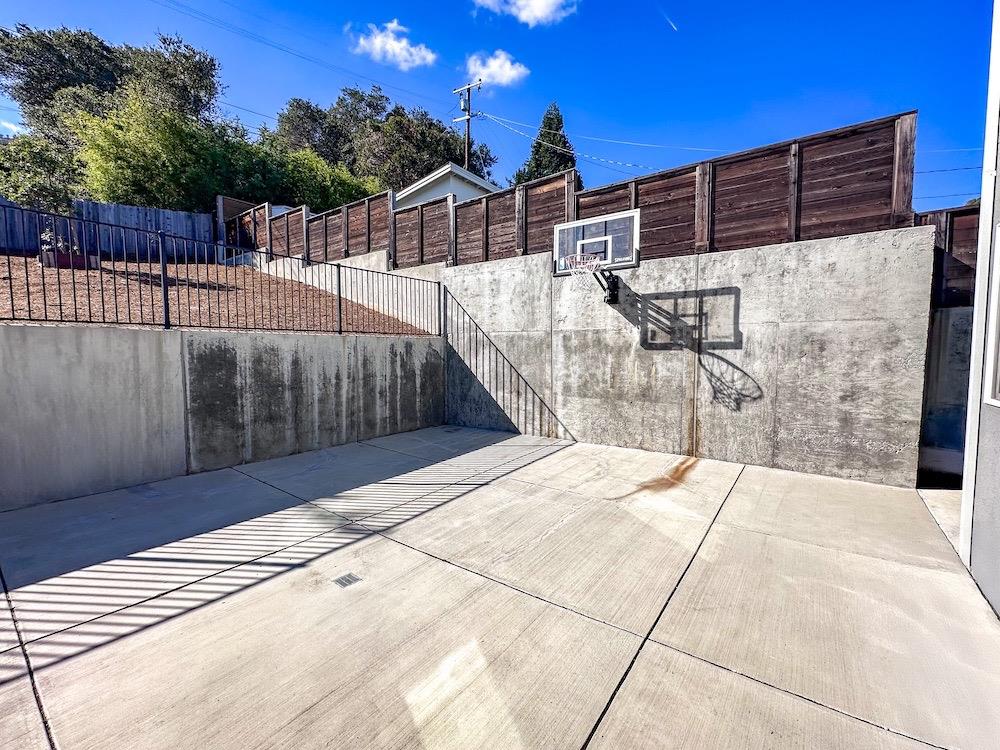 Detail Gallery Image 26 of 28 For 74 Cedar St, San Carlos,  CA 94070 - 4 Beds | 3/1 Baths