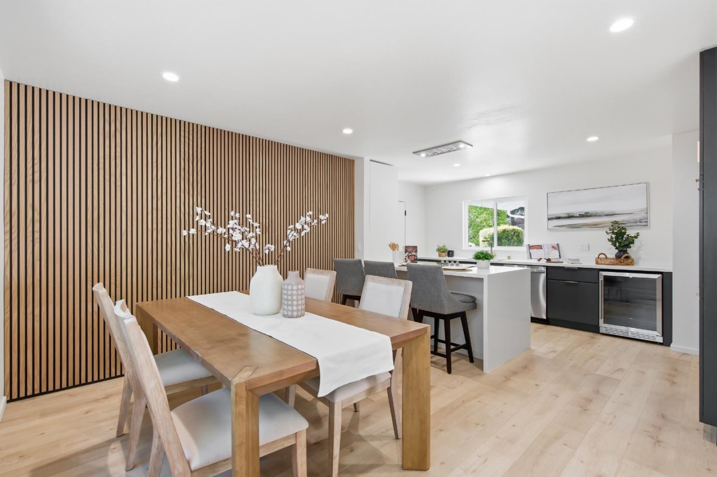 Detail Gallery Image 11 of 42 For 10910 Glen Artney St, Oakland,  CA 94605 - 3 Beds | 2 Baths