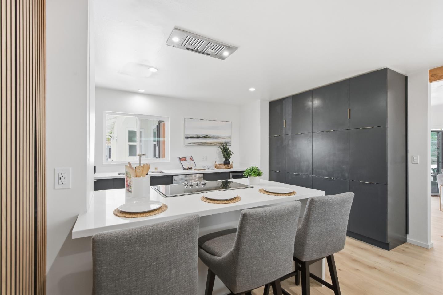 Detail Gallery Image 14 of 42 For 10910 Glen Artney St, Oakland,  CA 94605 - 3 Beds | 2 Baths