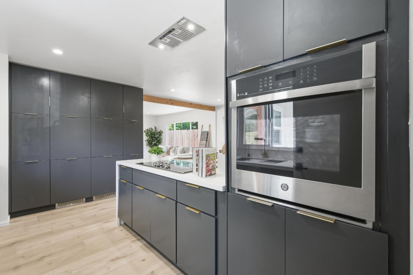 Detail Gallery Image 16 of 42 For 10910 Glen Artney St, Oakland,  CA 94605 - 3 Beds | 2 Baths