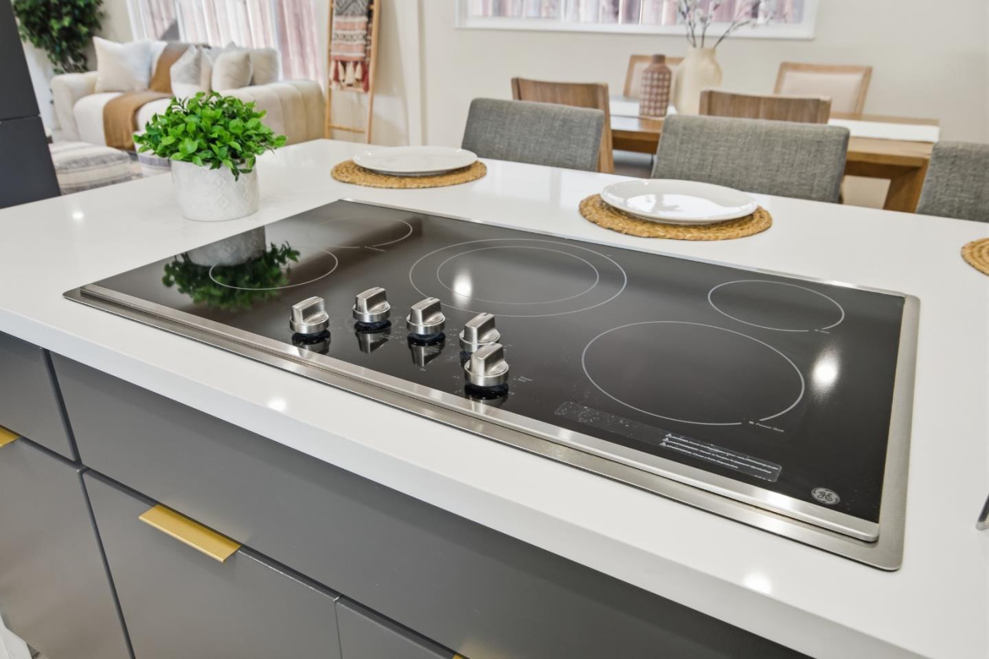 Detail Gallery Image 24 of 42 For 10910 Glen Artney St, Oakland,  CA 94605 - 3 Beds | 2 Baths