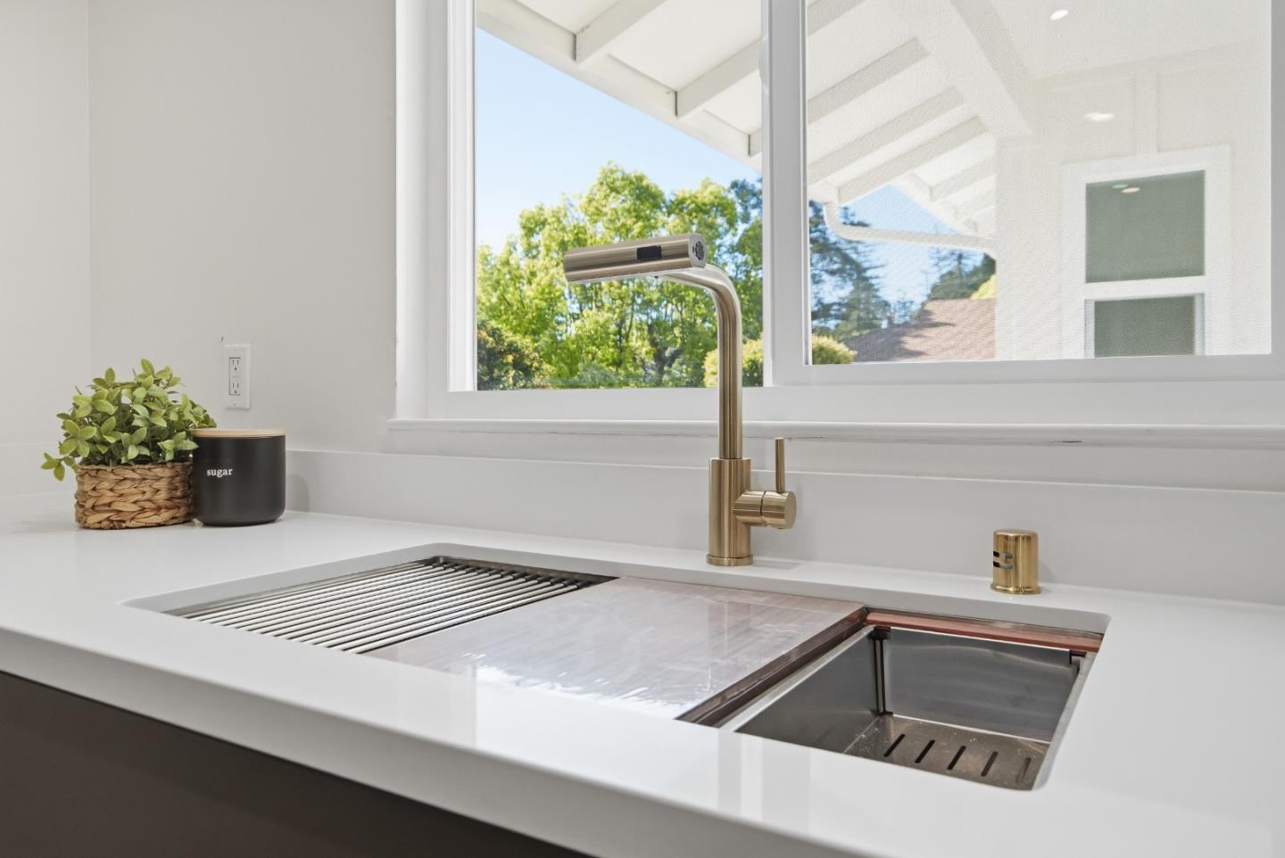 Detail Gallery Image 25 of 42 For 10910 Glen Artney St, Oakland,  CA 94605 - 3 Beds | 2 Baths