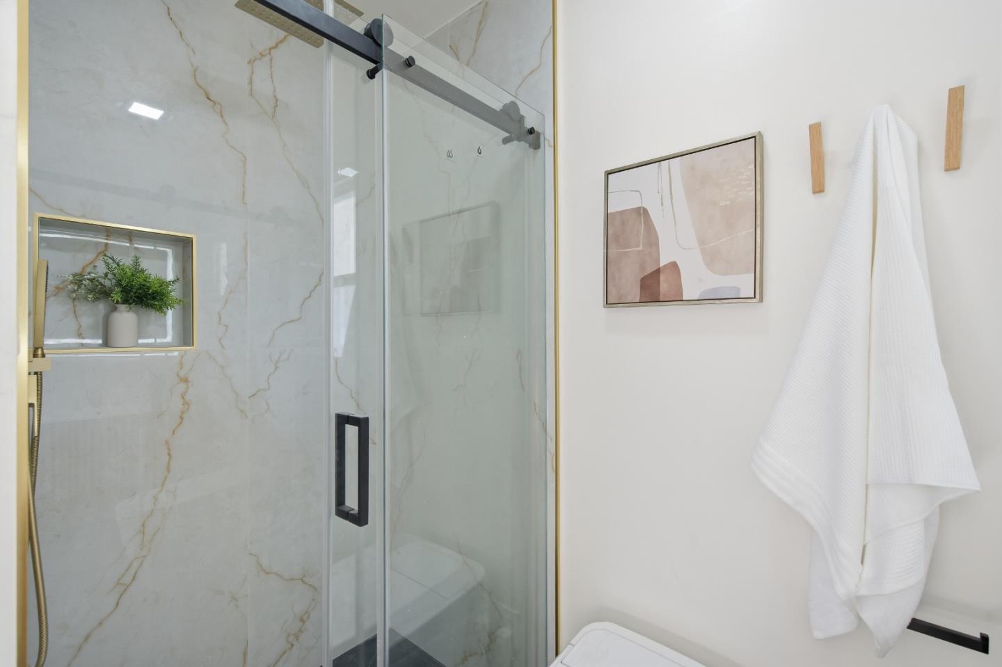 Detail Gallery Image 30 of 42 For 10910 Glen Artney St, Oakland,  CA 94605 - 3 Beds | 2 Baths