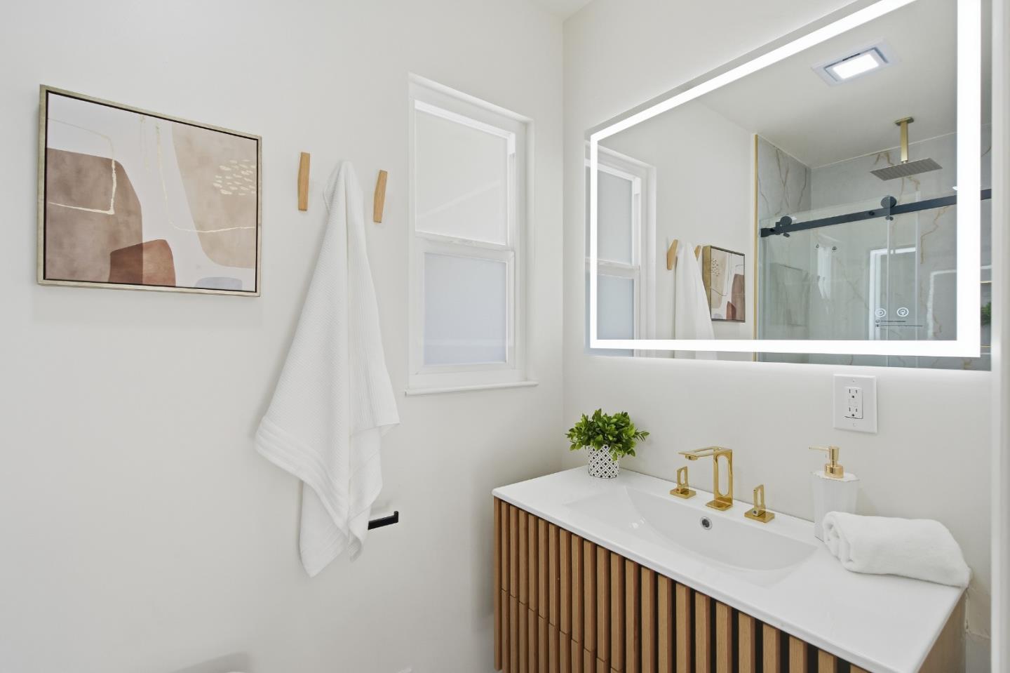 Detail Gallery Image 31 of 42 For 10910 Glen Artney St, Oakland,  CA 94605 - 3 Beds | 2 Baths