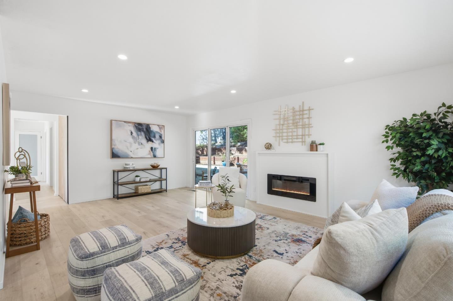 Detail Gallery Image 6 of 42 For 10910 Glen Artney St, Oakland,  CA 94605 - 3 Beds | 2 Baths