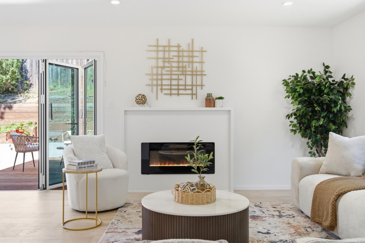 Detail Gallery Image 8 of 42 For 10910 Glen Artney St, Oakland,  CA 94605 - 3 Beds | 2 Baths