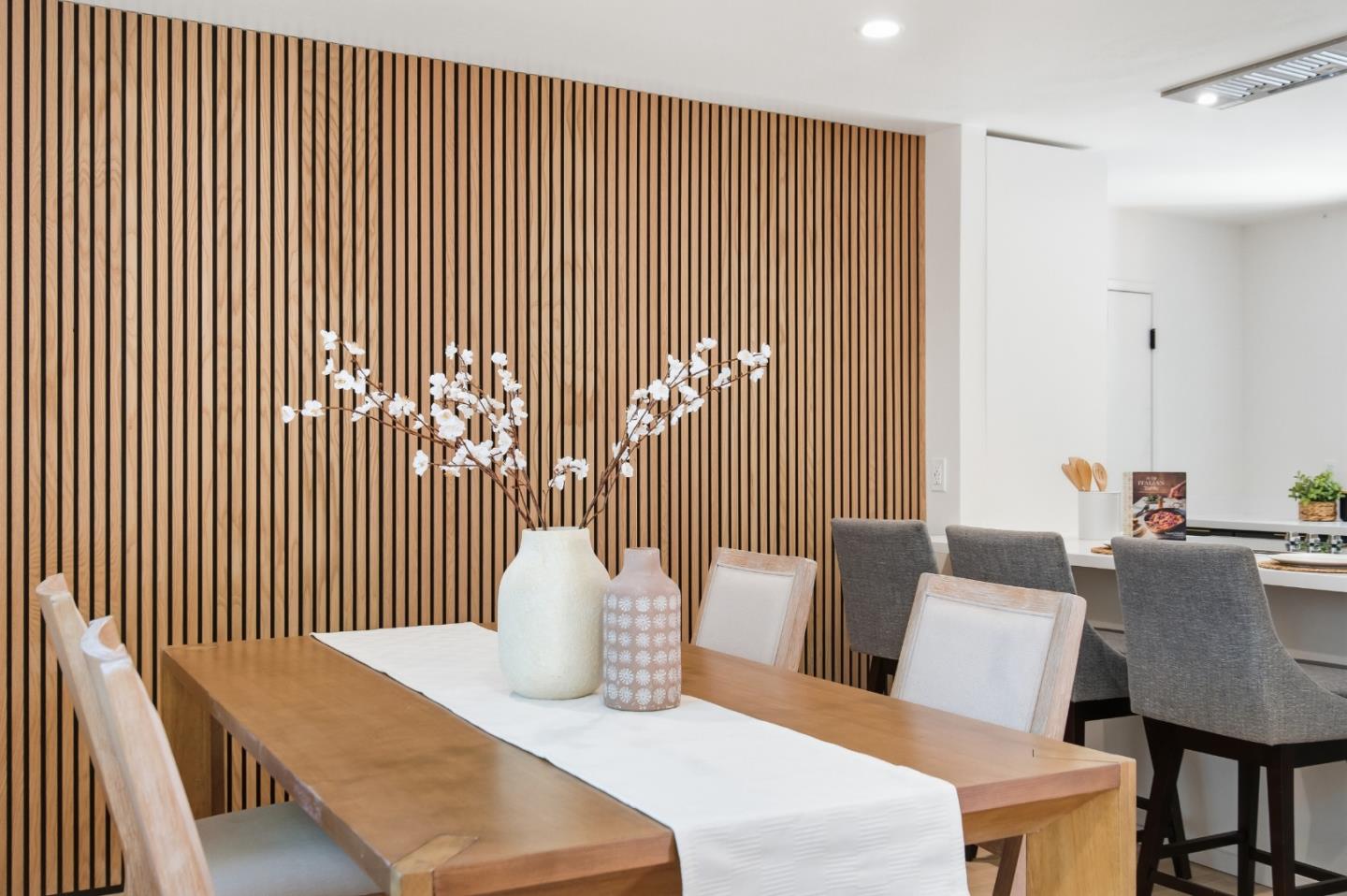 Detail Gallery Image 9 of 42 For 10910 Glen Artney St, Oakland,  CA 94605 - 3 Beds | 2 Baths