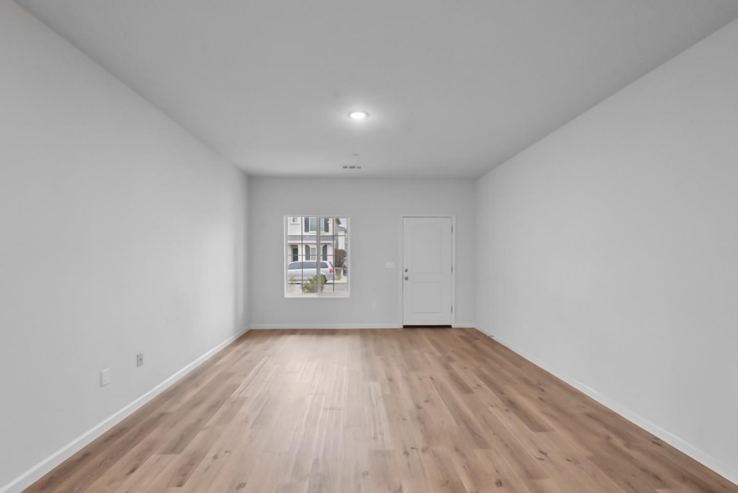 Detail Gallery Image 3 of 7 For 683 Granada Ct, Merced,  CA 95341 - 3 Beds | 2 Baths