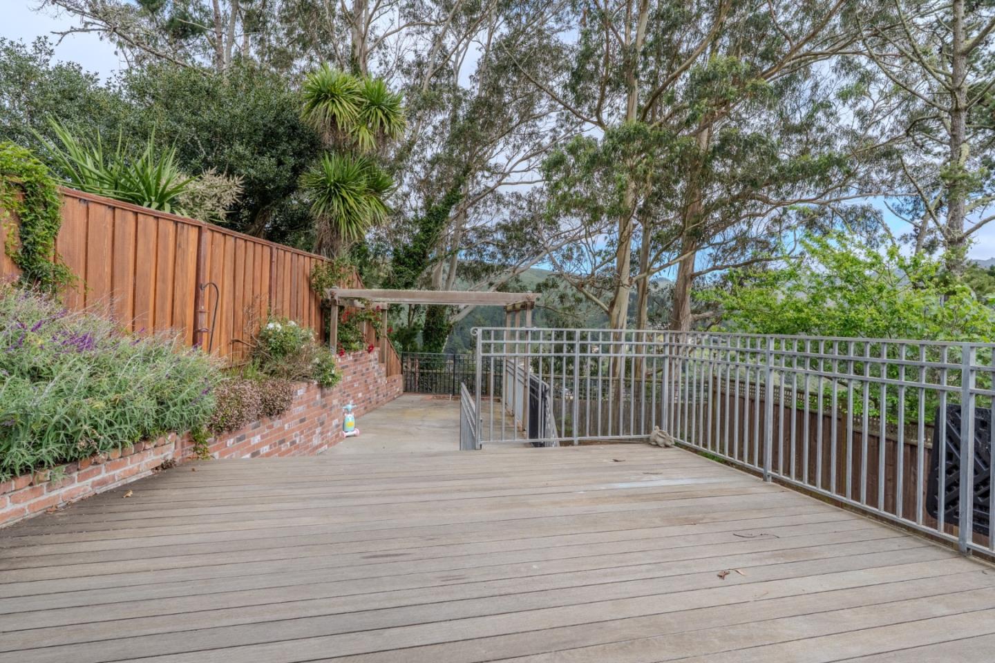 Detail Gallery Image 16 of 23 For 1172 Park Pacifica Ave, Pacifica,  CA 94044 - 3 Beds | 2 Baths