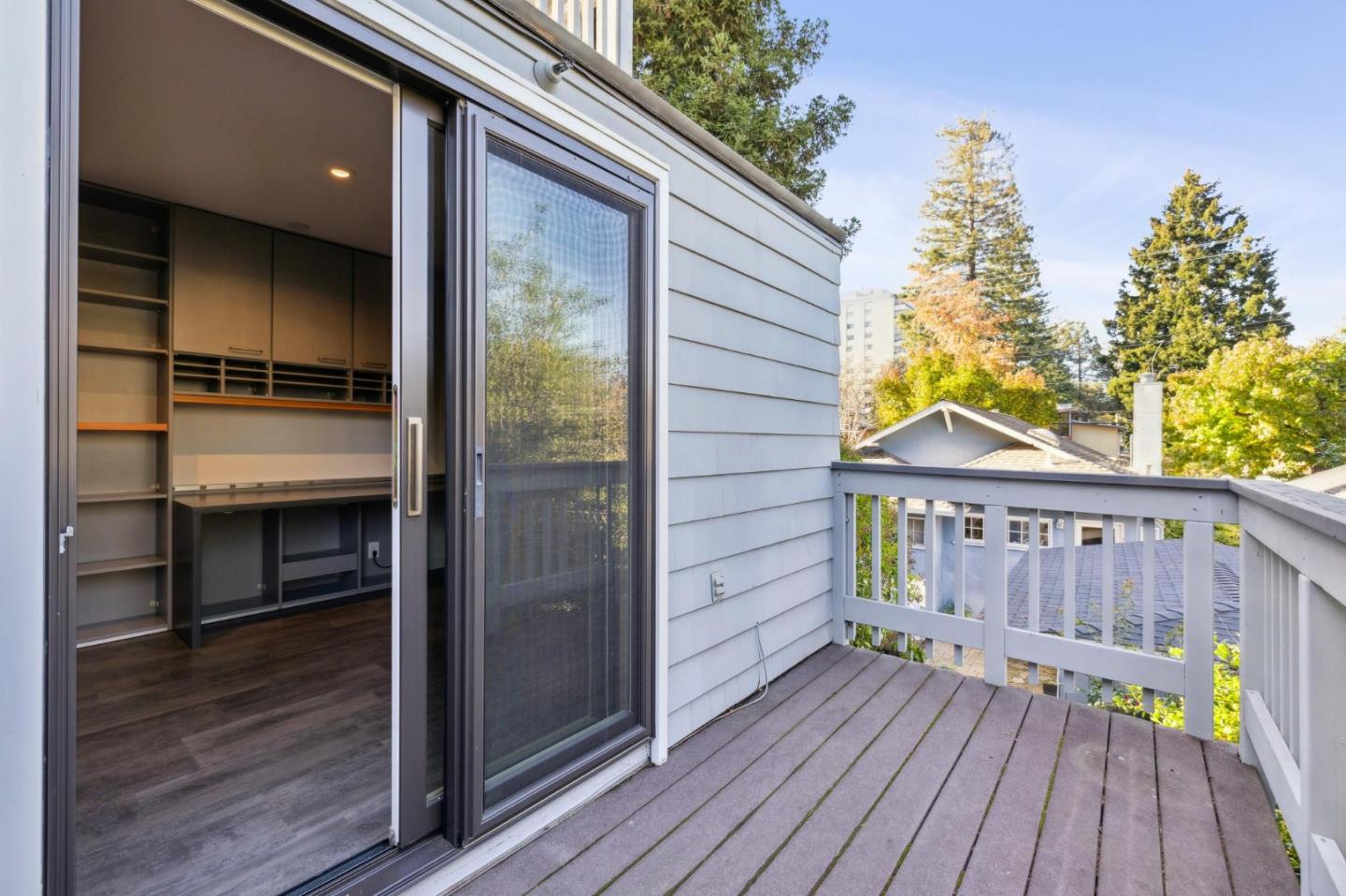 Detail Gallery Image 12 of 14 For 237 High St, Palo Alto,  CA 94301 - 2 Beds | 2 Baths