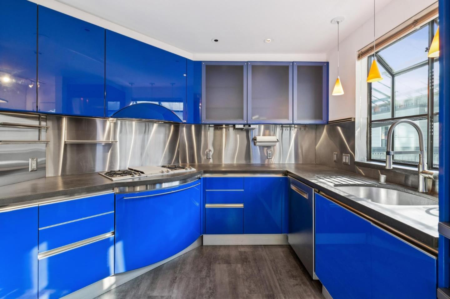 Detail Gallery Image 2 of 14 For 237 High St, Palo Alto,  CA 94301 - 2 Beds | 2 Baths