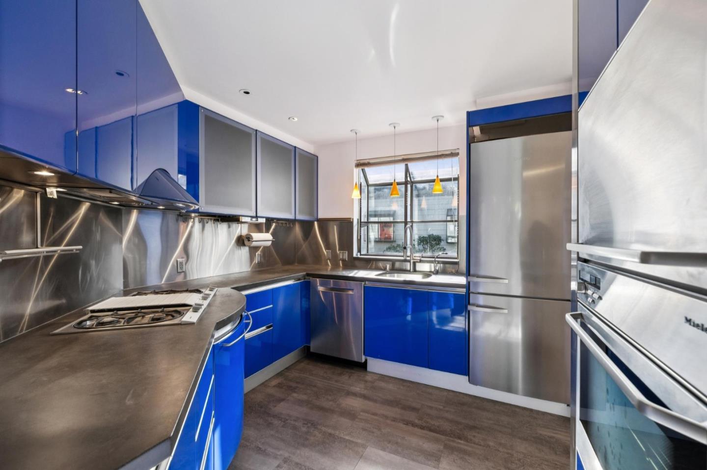 Detail Gallery Image 3 of 14 For 237 High St, Palo Alto,  CA 94301 - 2 Beds | 2 Baths