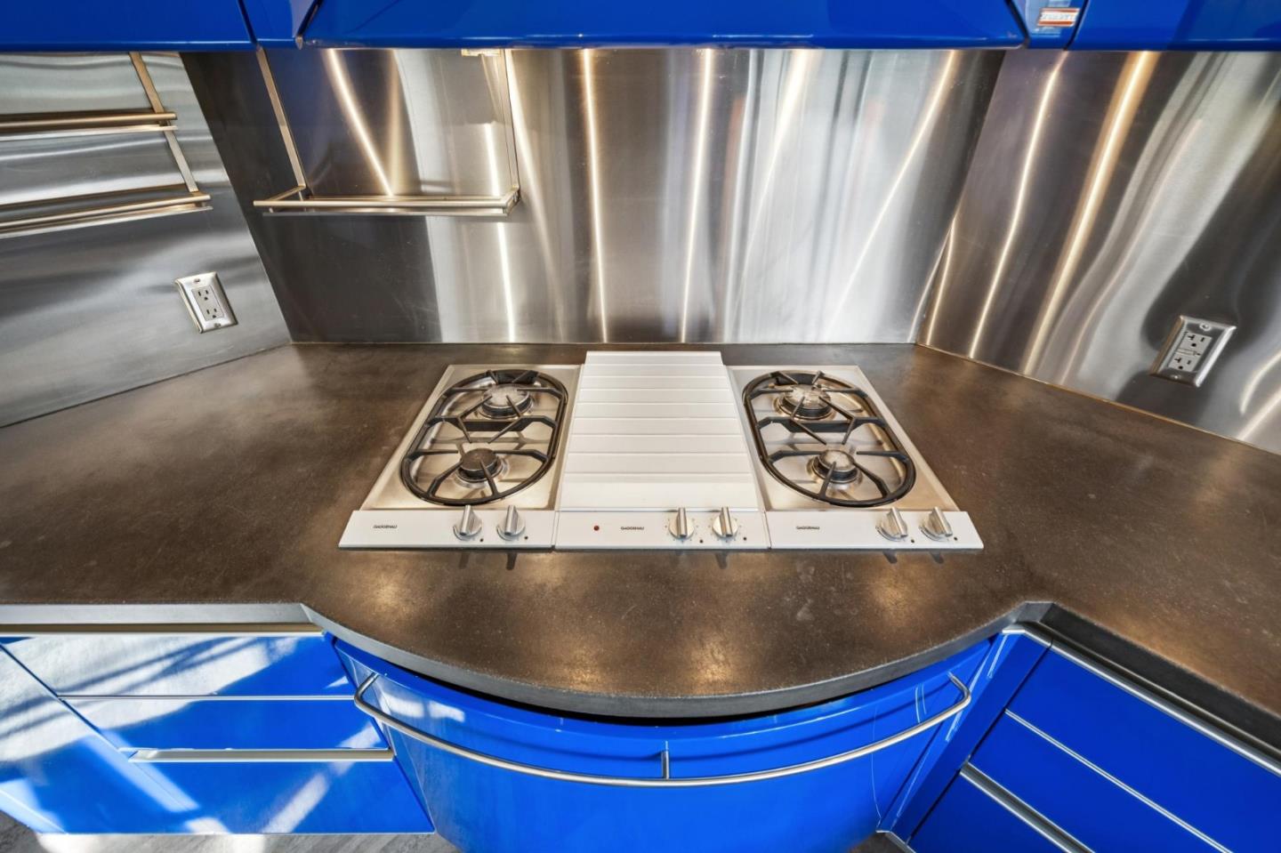 Detail Gallery Image 4 of 14 For 237 High St, Palo Alto,  CA 94301 - 2 Beds | 2 Baths