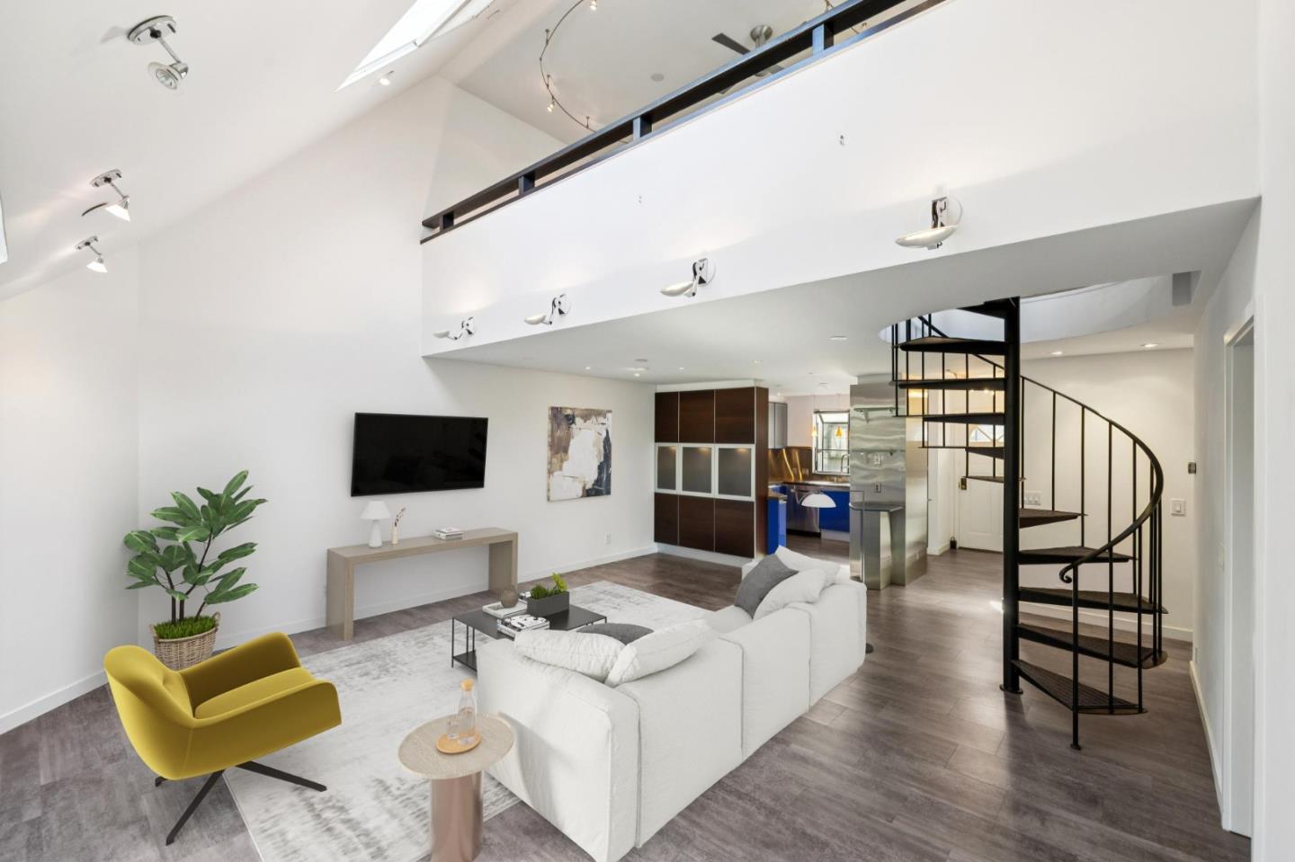 Detail Gallery Image 6 of 14 For 237 High St, Palo Alto,  CA 94301 - 2 Beds | 2 Baths