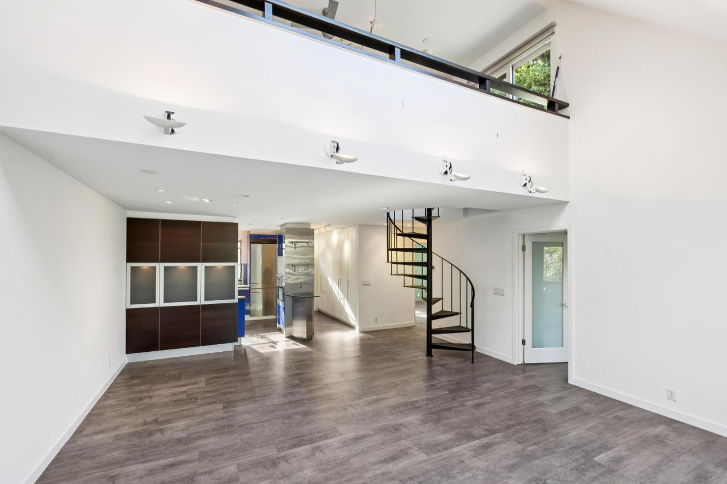 Detail Gallery Image 7 of 14 For 237 High St, Palo Alto,  CA 94301 - 2 Beds | 2 Baths