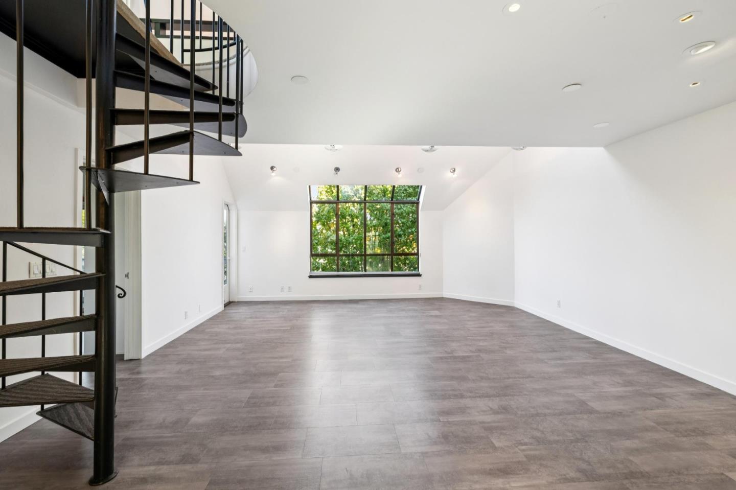 Detail Gallery Image 8 of 14 For 237 High St, Palo Alto,  CA 94301 - 2 Beds | 2 Baths