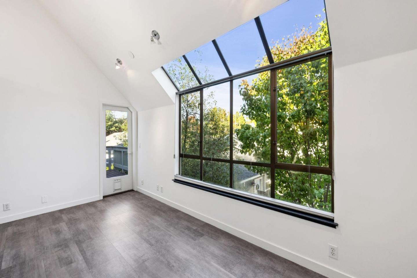 Detail Gallery Image 9 of 14 For 237 High St, Palo Alto,  CA 94301 - 2 Beds | 2 Baths