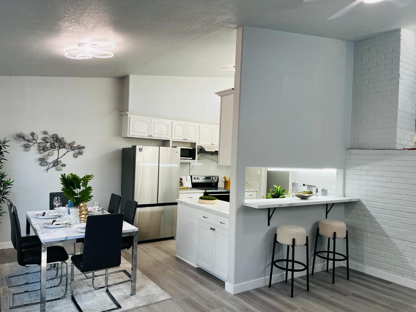 Detail Gallery Image 10 of 22 For 734 Lakewood Dr, Sunnyvale,  CA 94089 - 3 Beds | 2 Baths