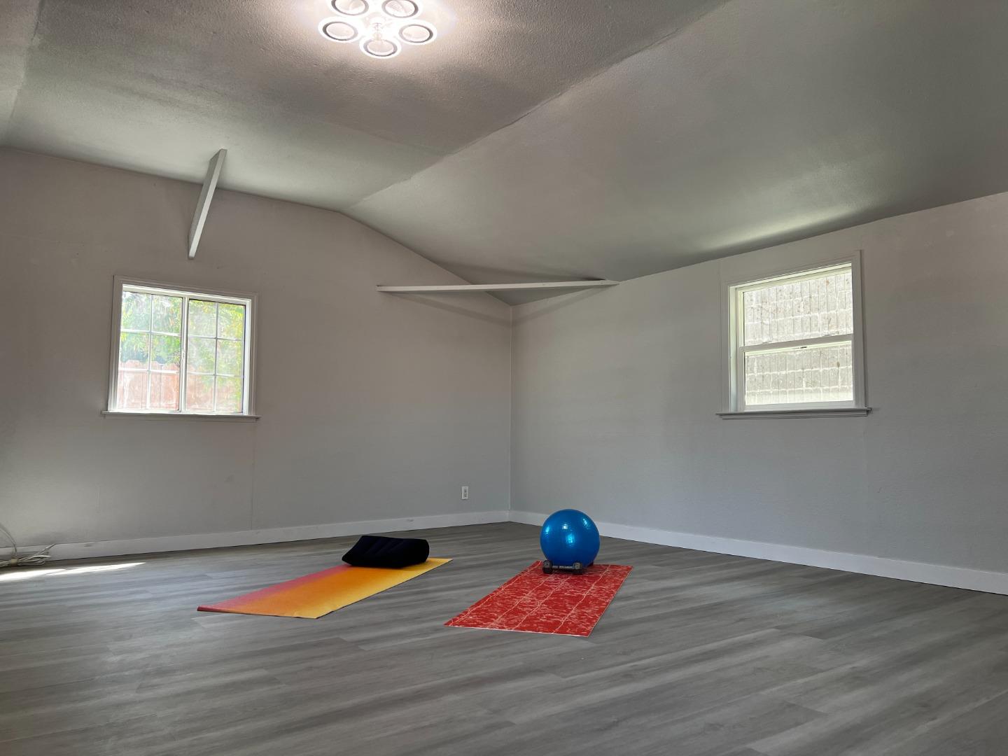 Detail Gallery Image 21 of 22 For 734 Lakewood Dr, Sunnyvale,  CA 94089 - 3 Beds | 2 Baths