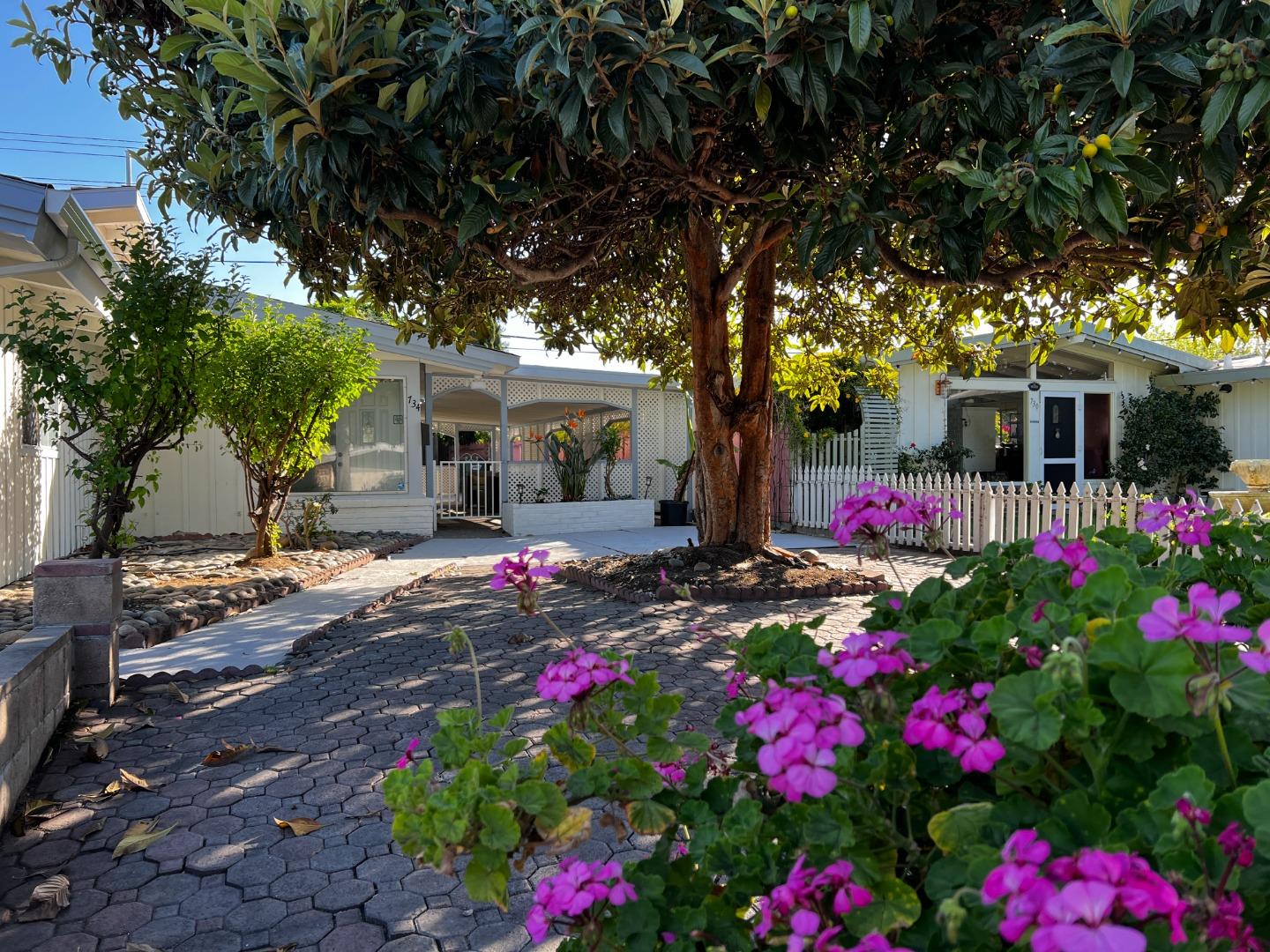 Detail Gallery Image 3 of 22 For 734 Lakewood Dr, Sunnyvale,  CA 94089 - 3 Beds | 2 Baths