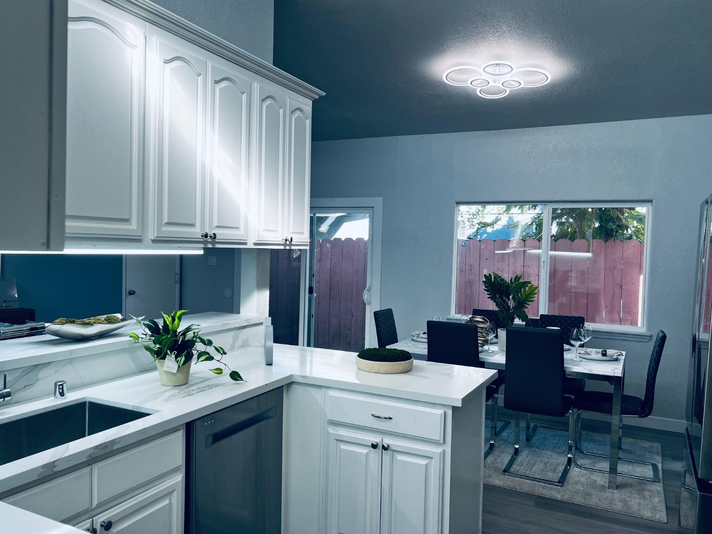 Detail Gallery Image 6 of 22 For 734 Lakewood Dr, Sunnyvale,  CA 94089 - 3 Beds | 2 Baths