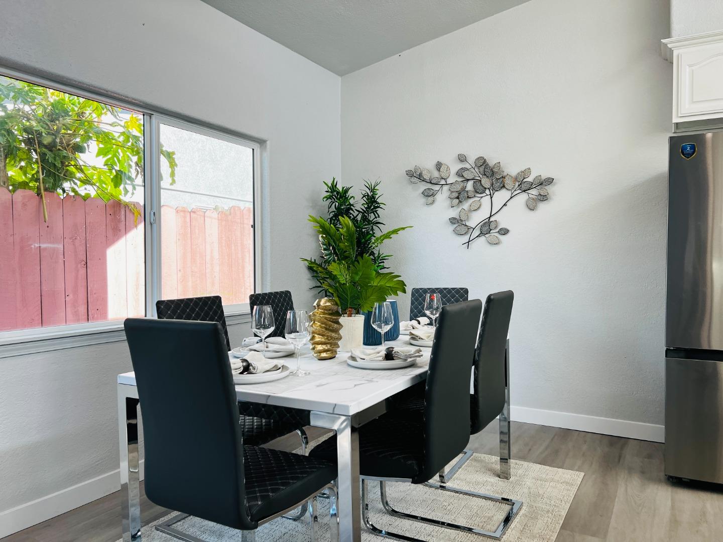 Detail Gallery Image 8 of 22 For 734 Lakewood Dr, Sunnyvale,  CA 94089 - 3 Beds | 2 Baths