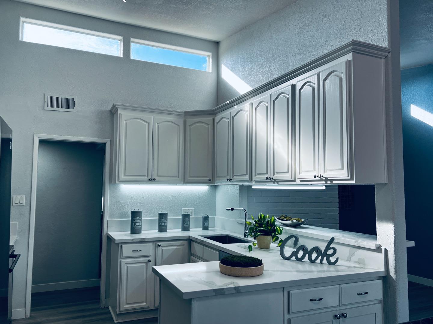 Detail Gallery Image 9 of 22 For 734 Lakewood Dr, Sunnyvale,  CA 94089 - 3 Beds | 2 Baths