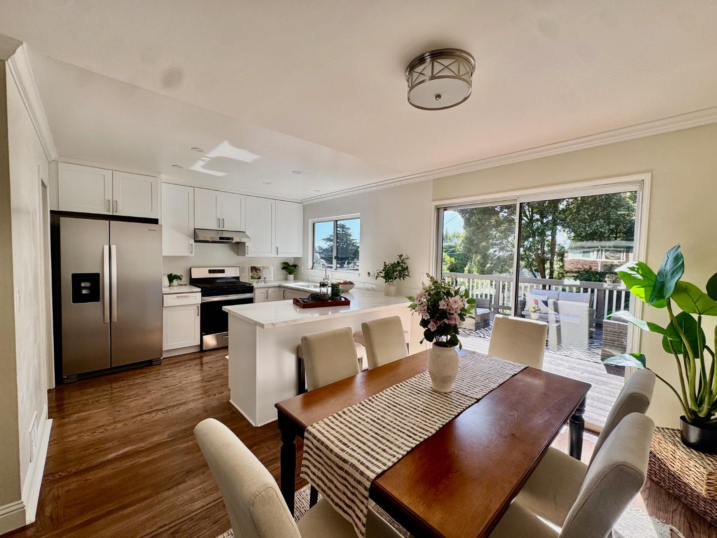 Detail Gallery Image 3 of 13 For 2651 Evergreen Dr, San Bruno,  CA 94066 - 3 Beds | 2 Baths