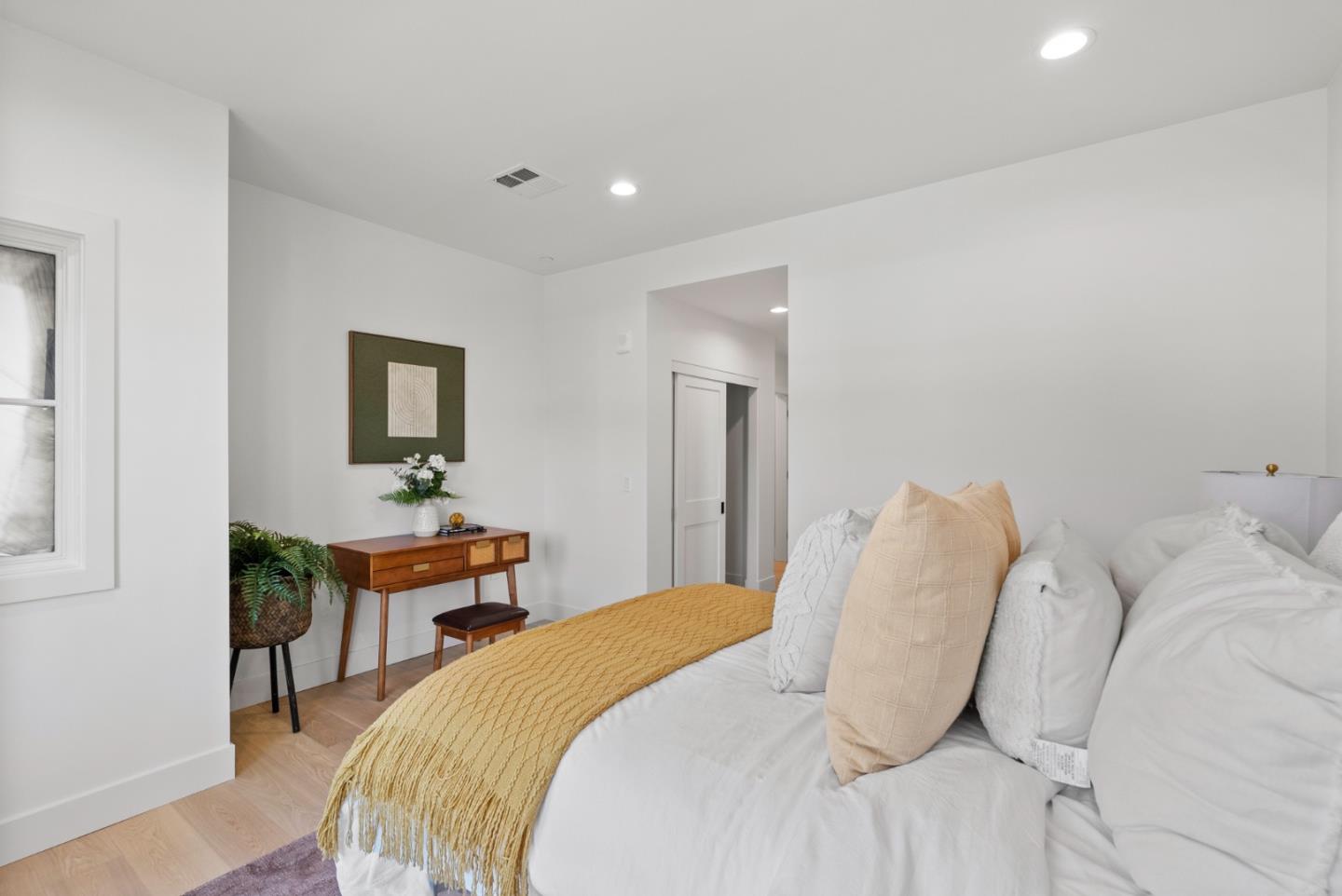 Detail Gallery Image 12 of 33 For 560 El Camino Real #201,  San Carlos,  CA 94070 - 2 Beds | 2 Baths