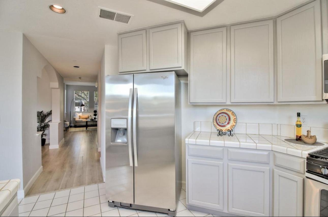 Detail Gallery Image 11 of 15 For 309 Village Cir, Santa Cruz,  CA 95060 - 3 Beds | 2/1 Baths