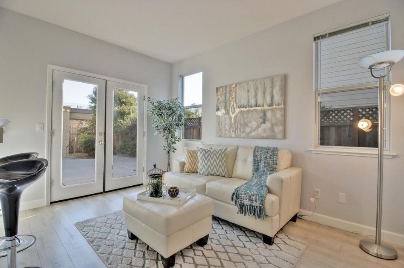 Detail Gallery Image 5 of 15 For 309 Village Cir, Santa Cruz,  CA 95060 - 3 Beds | 2/1 Baths