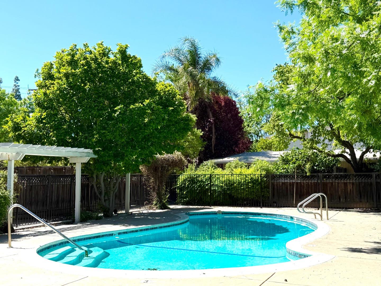 Detail Gallery Image 3 of 35 For 845 Division St #D,  Pleasanton,  CA 94566 - 2 Beds | 1/1 Baths