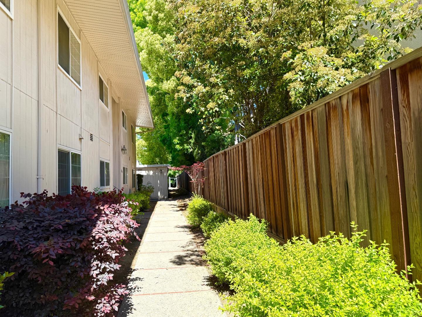 Detail Gallery Image 4 of 35 For 845 Division St #D,  Pleasanton,  CA 94566 - 2 Beds | 1/1 Baths