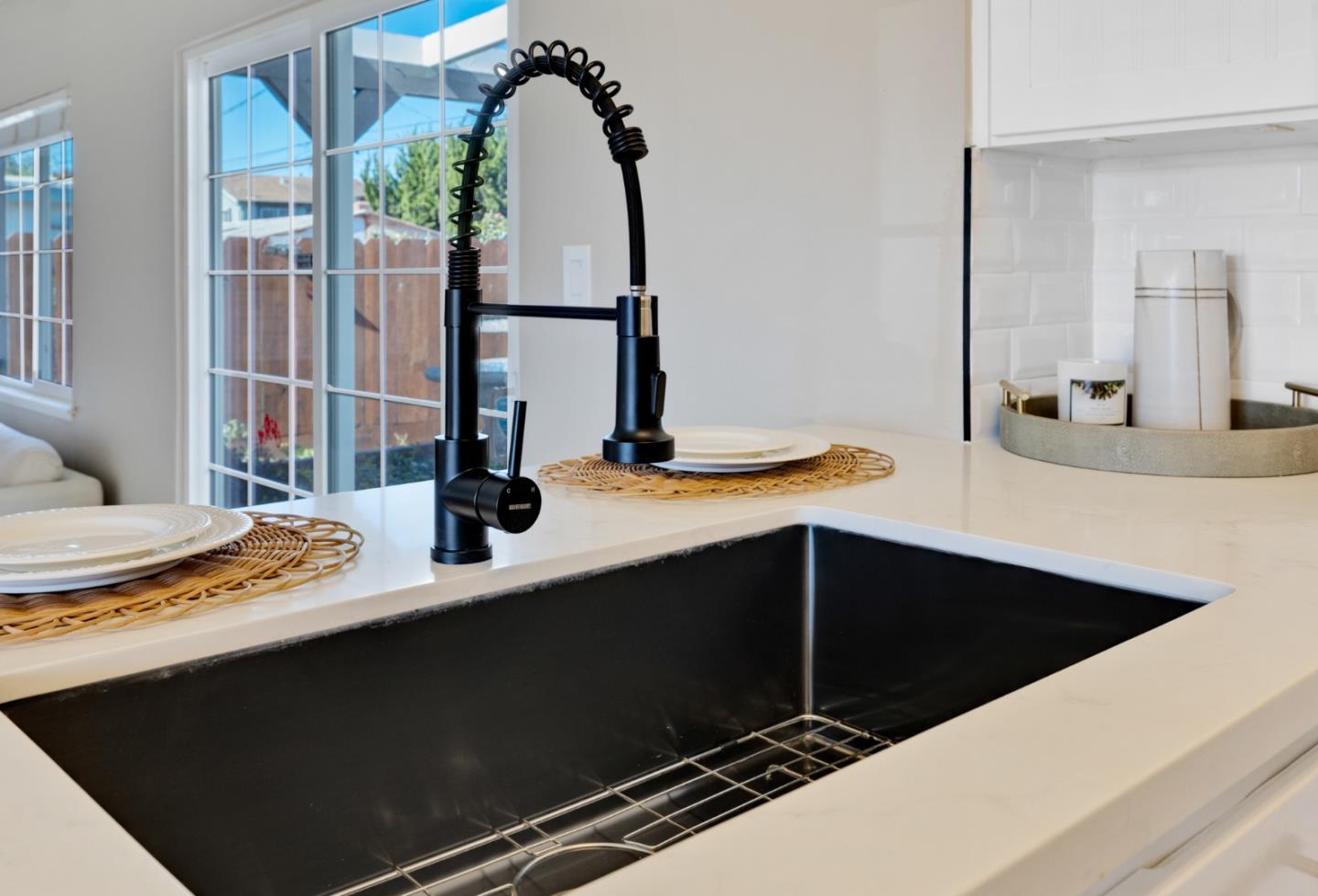 Detail Gallery Image 10 of 23 For 318 Navajo Dr, Salinas,  CA 93906 - 3 Beds | 2 Baths