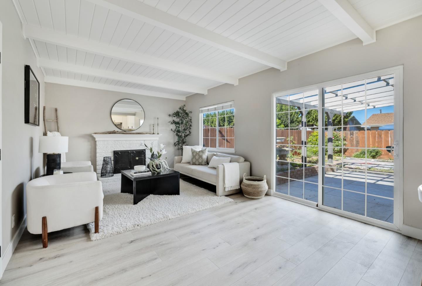 Detail Gallery Image 11 of 23 For 318 Navajo Dr, Salinas,  CA 93906 - 3 Beds | 2 Baths