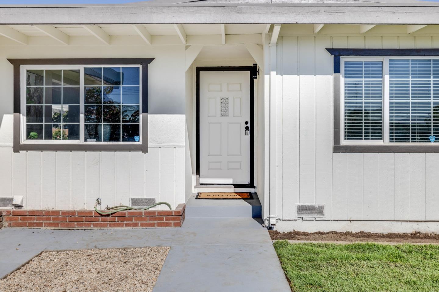 Detail Gallery Image 3 of 23 For 318 Navajo Dr, Salinas,  CA 93906 - 3 Beds | 2 Baths