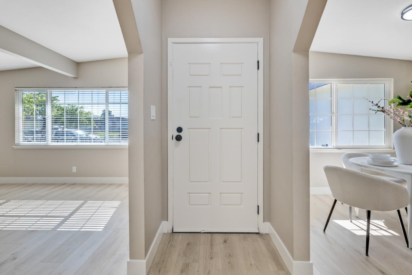 Detail Gallery Image 4 of 23 For 318 Navajo Dr, Salinas,  CA 93906 - 3 Beds | 2 Baths