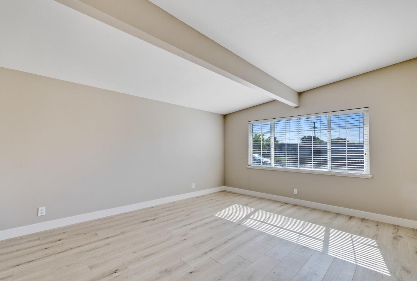 Detail Gallery Image 5 of 23 For 318 Navajo Dr, Salinas,  CA 93906 - 3 Beds | 2 Baths