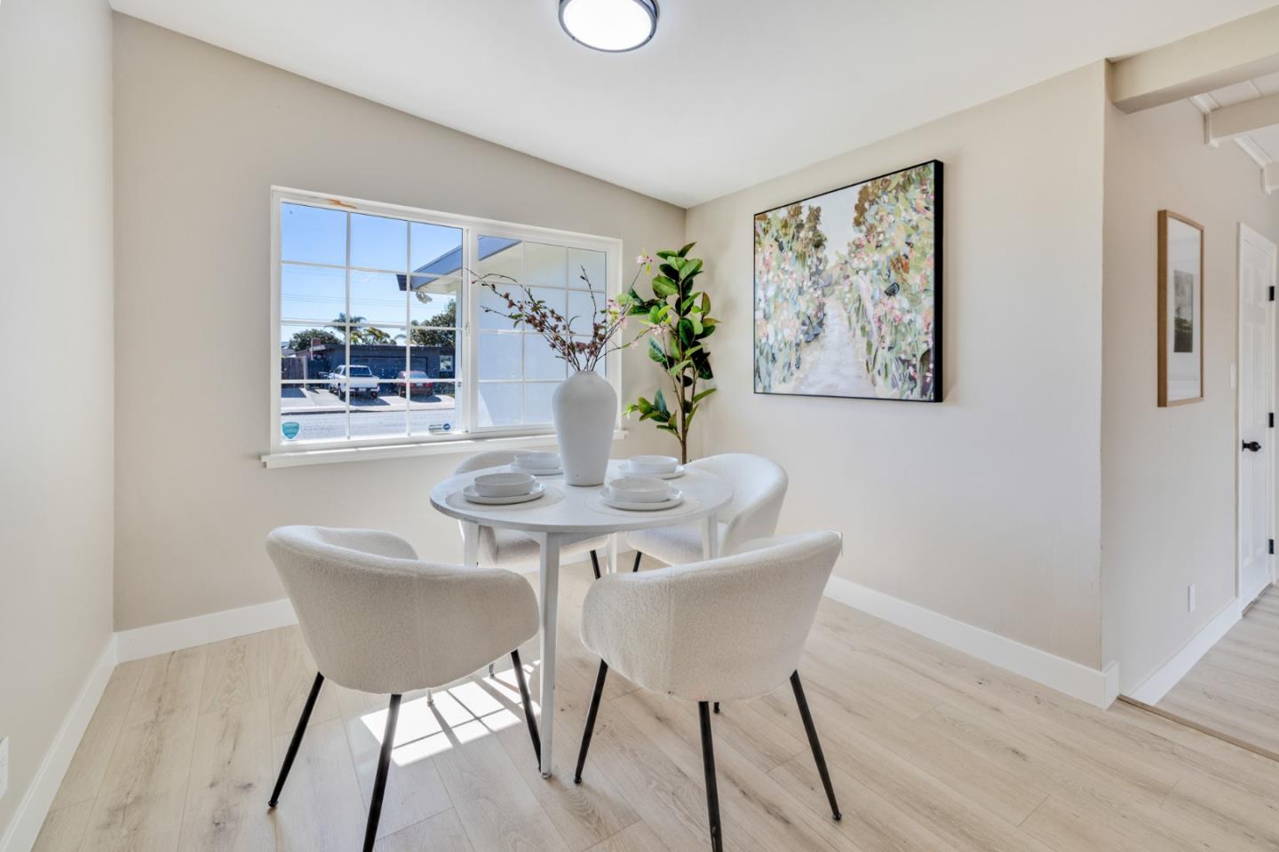 Detail Gallery Image 6 of 23 For 318 Navajo Dr, Salinas,  CA 93906 - 3 Beds | 2 Baths