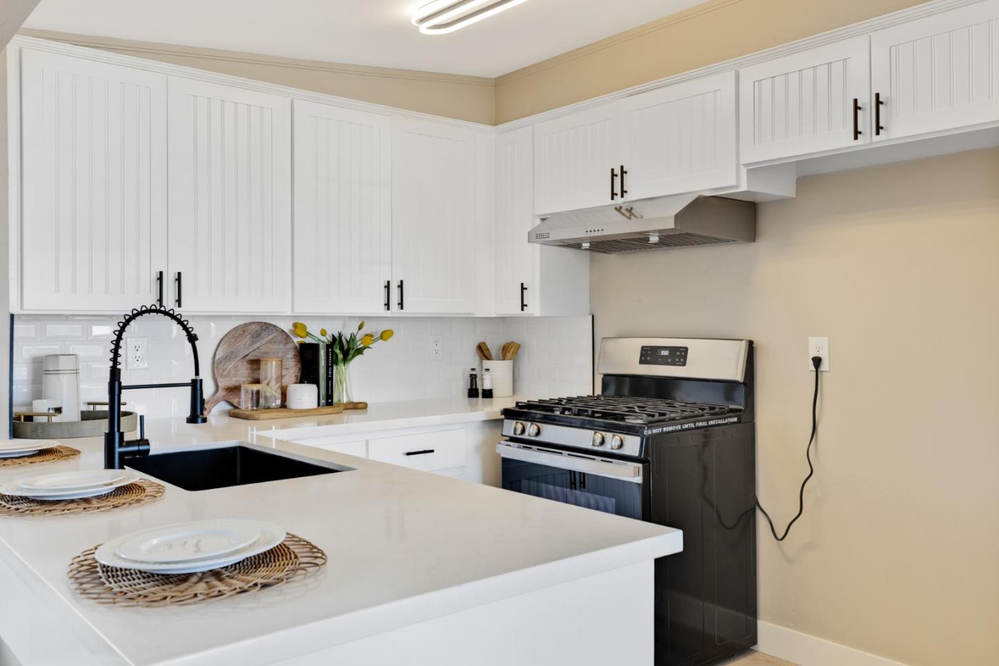 Detail Gallery Image 7 of 23 For 318 Navajo Dr, Salinas,  CA 93906 - 3 Beds | 2 Baths