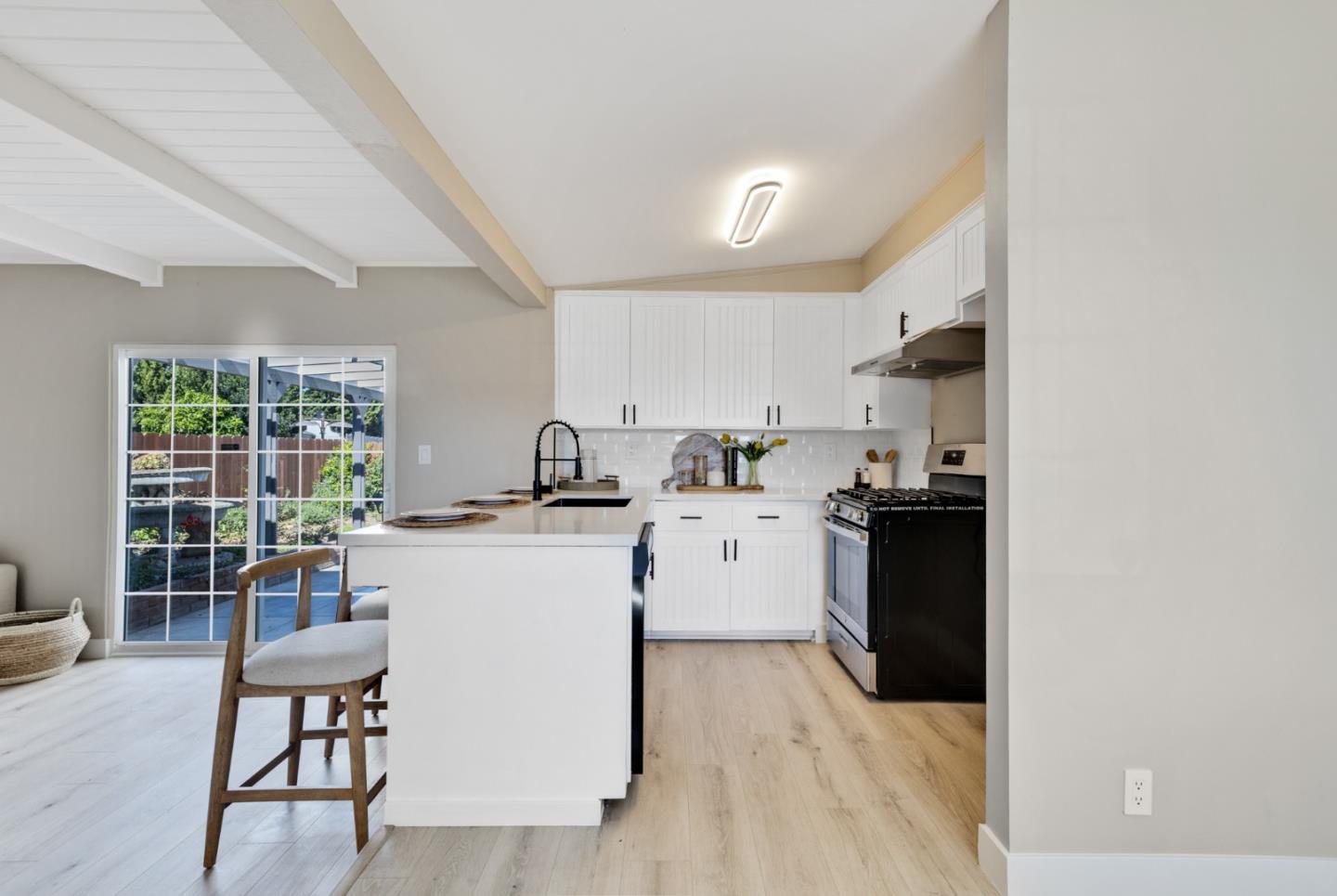 Detail Gallery Image 8 of 23 For 318 Navajo Dr, Salinas,  CA 93906 - 3 Beds | 2 Baths