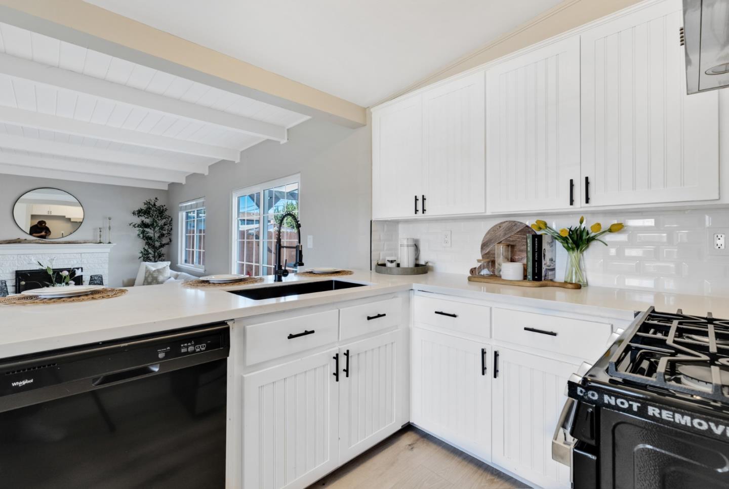 Detail Gallery Image 9 of 23 For 318 Navajo Dr, Salinas,  CA 93906 - 3 Beds | 2 Baths