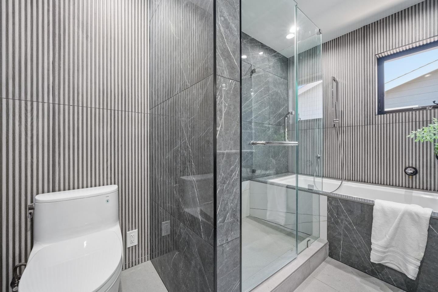 Detail Gallery Image 33 of 66 For 606 W Mc Kinley Ave, Sunnyvale,  CA 94086 - 4 Beds | 3 Baths