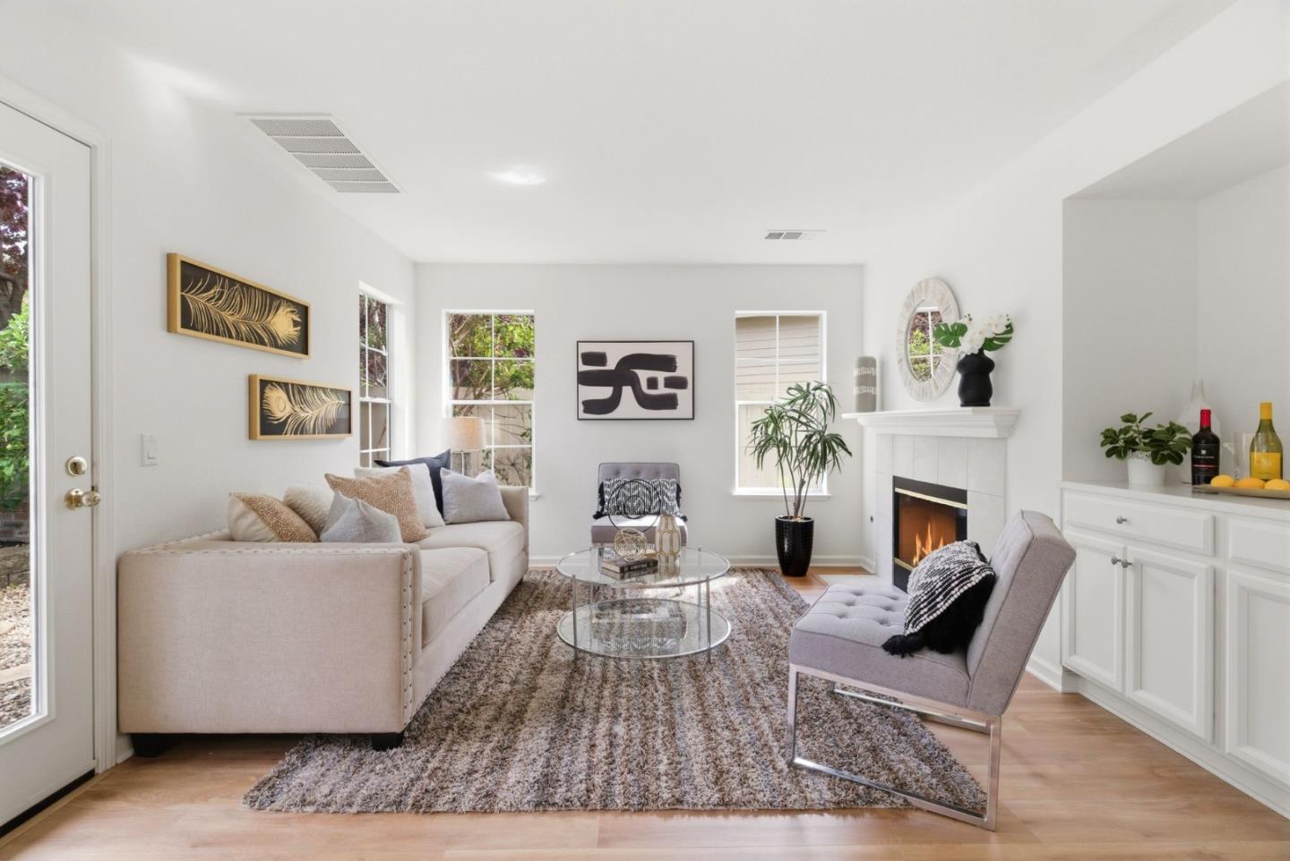 Detail Gallery Image 13 of 34 For 301 Saint Martin Dr, Redwood City,  CA 94065 - 3 Beds | 2/1 Baths