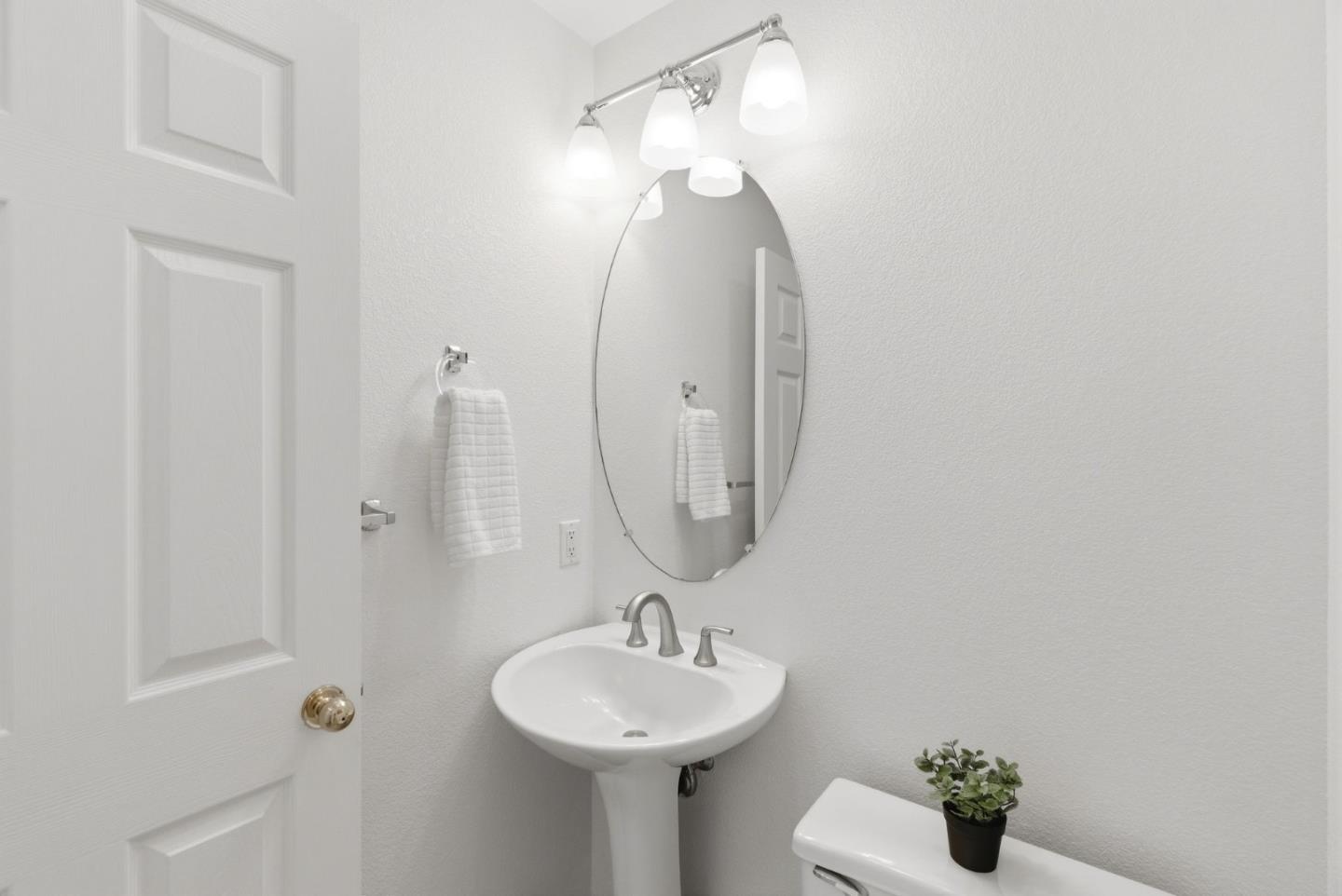 Detail Gallery Image 15 of 34 For 301 Saint Martin Dr, Redwood City,  CA 94065 - 3 Beds | 2/1 Baths