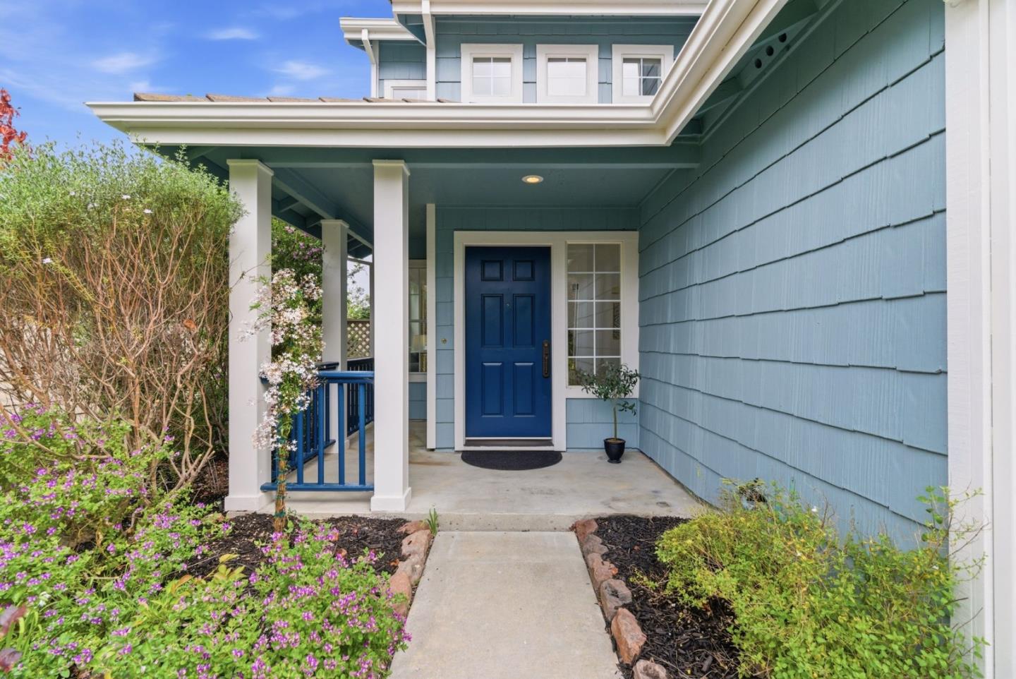 Detail Gallery Image 2 of 34 For 301 Saint Martin Dr, Redwood City,  CA 94065 - 3 Beds | 2/1 Baths