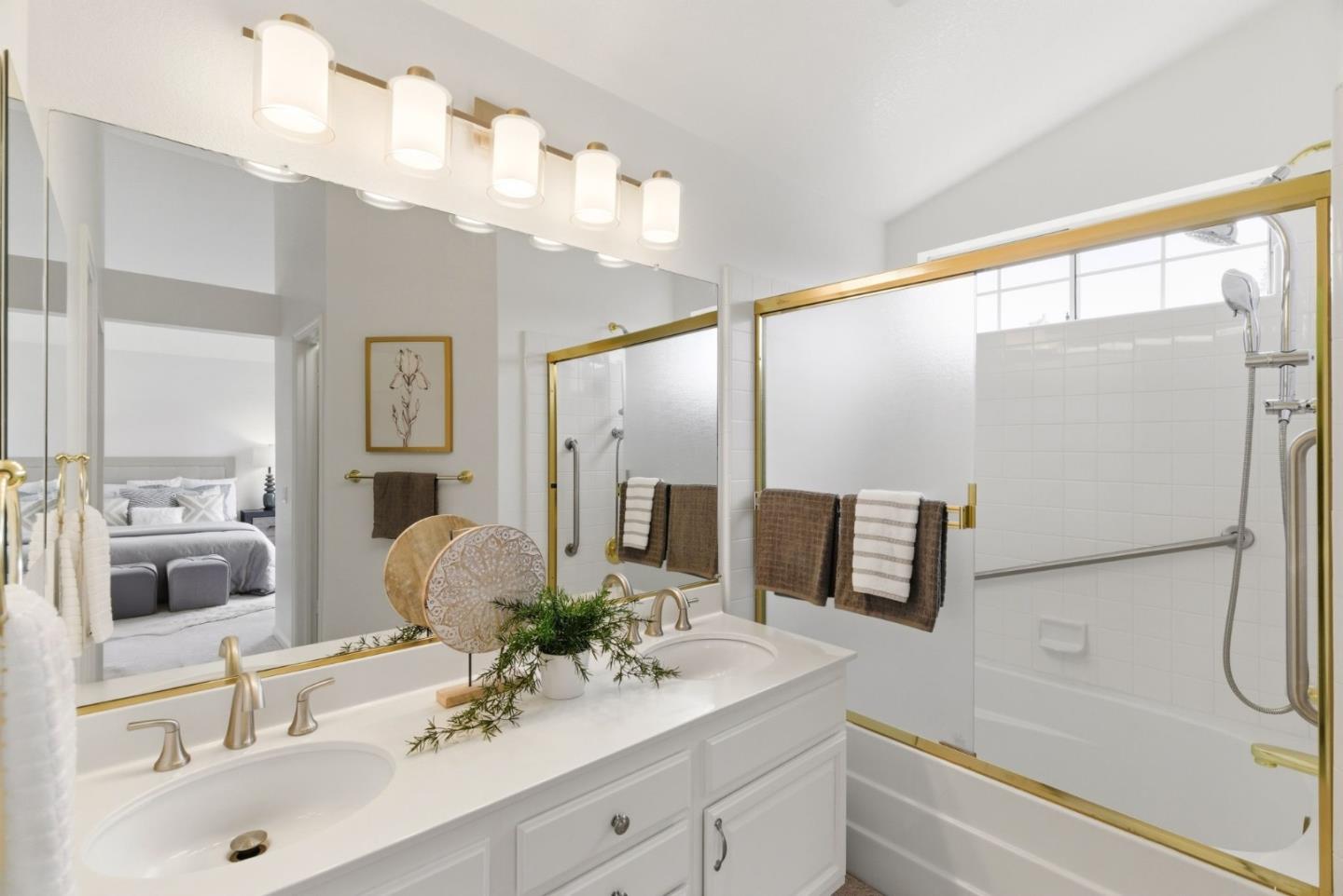 Detail Gallery Image 20 of 34 For 301 Saint Martin Dr, Redwood City,  CA 94065 - 3 Beds | 2/1 Baths