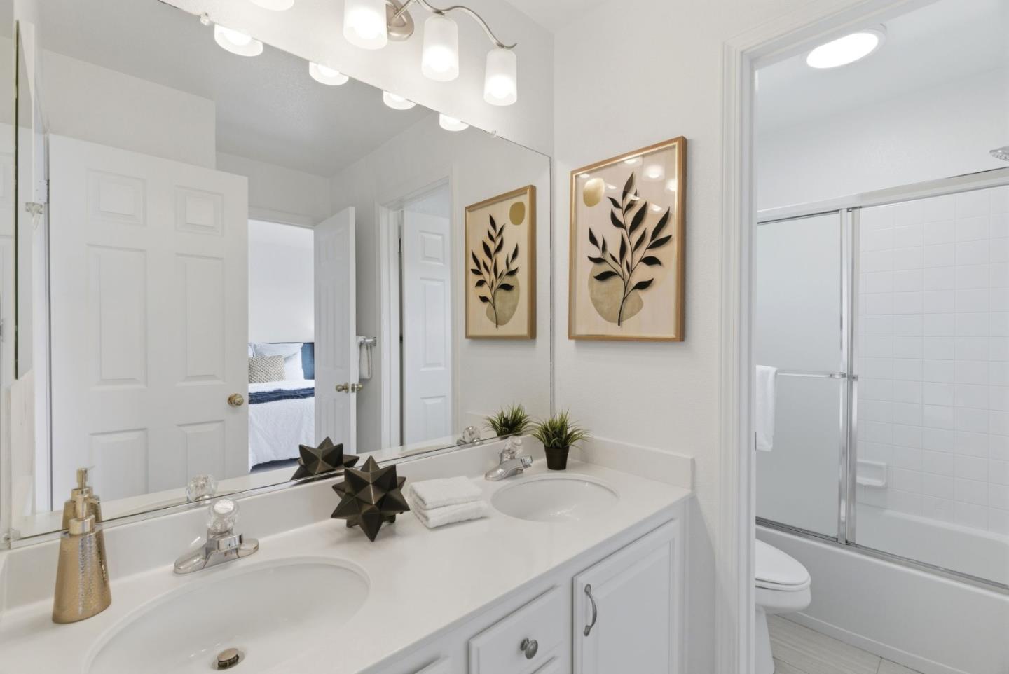Detail Gallery Image 25 of 34 For 301 Saint Martin Dr, Redwood City,  CA 94065 - 3 Beds | 2/1 Baths